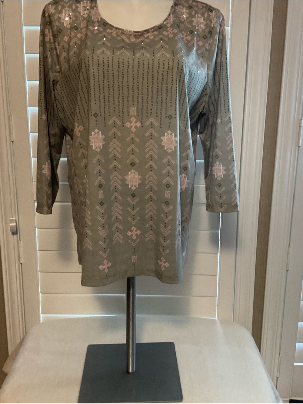 Allison Daley Olive Green and Pink Geometric Scoop Neck Top